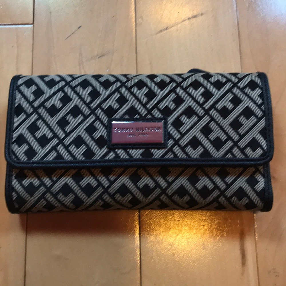 Tommy wallet good condition with check holder